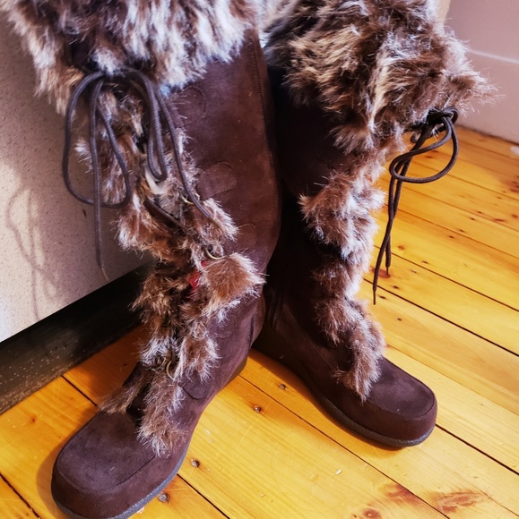 Polarice Shoes - Polar ice Faux Fur & suede boots.